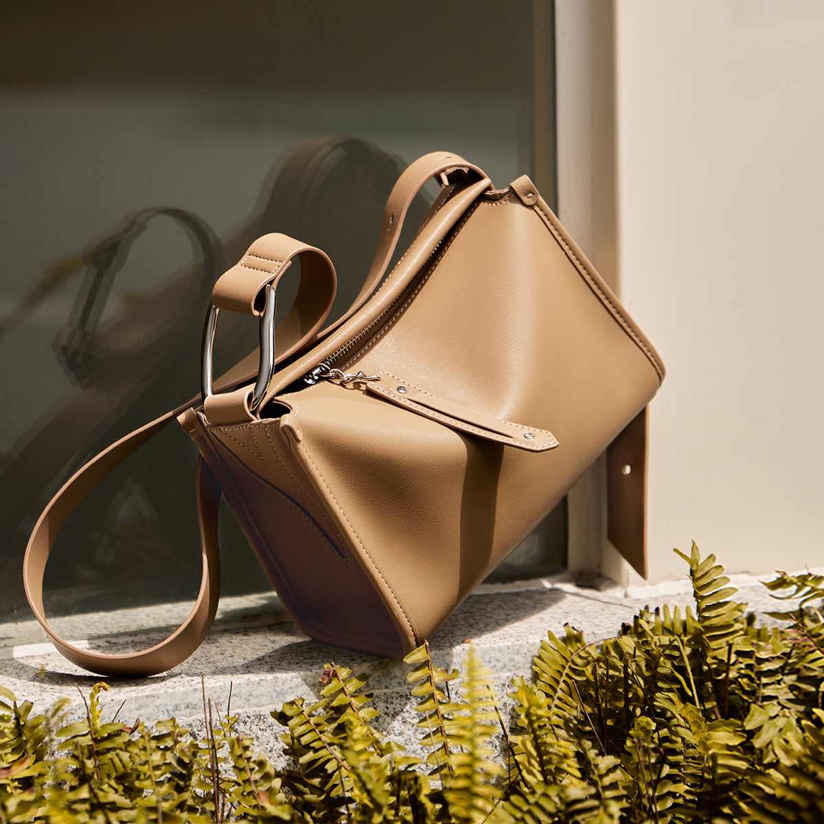 Classic Grace Leather Shoulder Bag